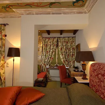 Hotel Emotions Country Voutiron